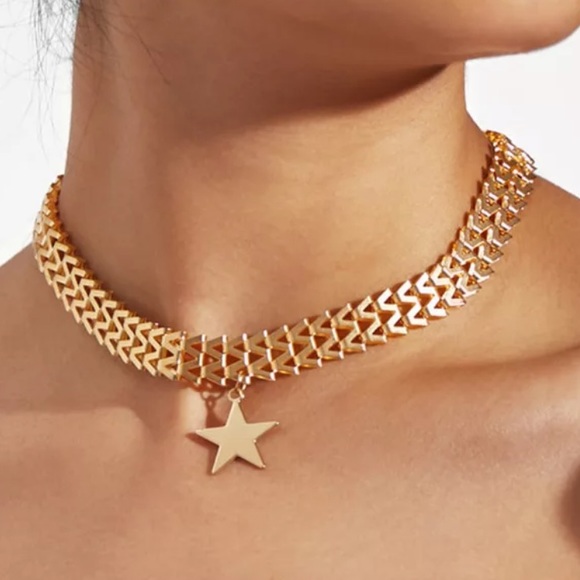 Jewelry - ✨✨Gold Wave Choker Star✨✨